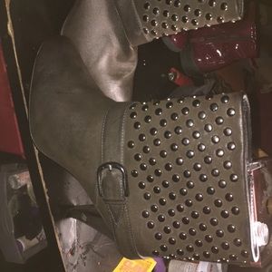 Women’s shoes, boots, size 10